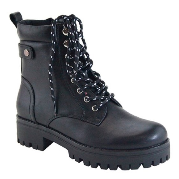 Bella Marie Shoes - 𝐁𝐄𝐋𝐋𝐀 𝐌𝐀𝐑𝐈𝐄 | CLASSIC BLACK COMBAT BOOTS